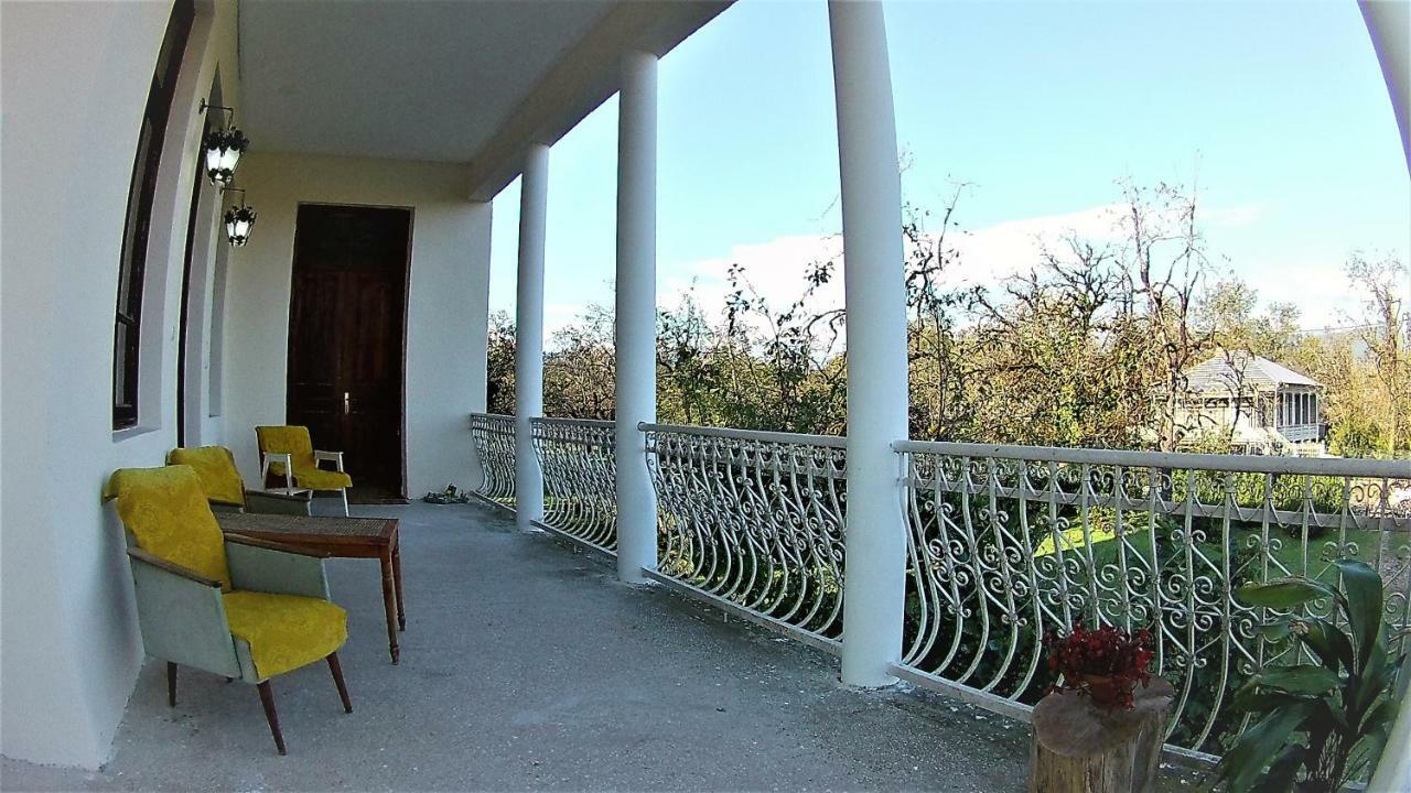 Surmava Palace Martvili Bagian luar foto
